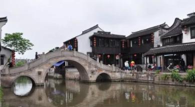 这种情况法院如何缺席判决？